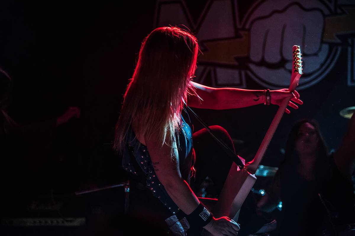 Australští Rose Tattoo předvedli stoprocentní rock'n'roll. Přivezli i krásné a hlasité Švédky