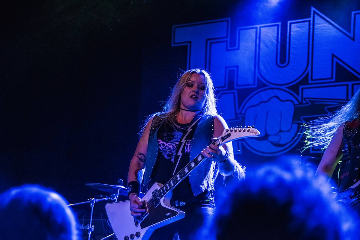 Australští Rose Tattoo předvedli stoprocentní rock'n'roll. Přivezli i krásné a hlasité Švédky