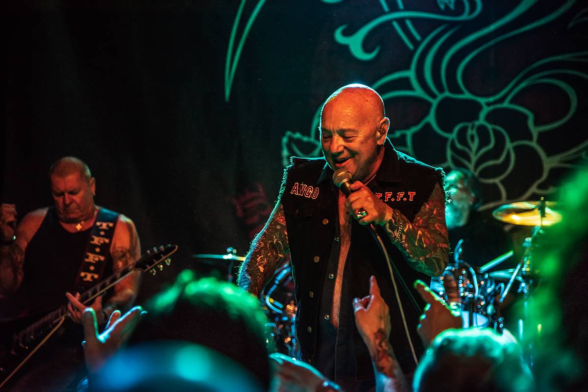 Australští Rose Tattoo předvedli stoprocentní rock'n'roll. Přivezli i krásné a hlasité Švédky