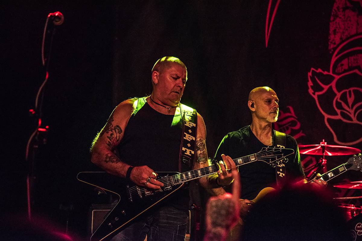 Australští Rose Tattoo předvedli stoprocentní rock'n'roll. Přivezli i krásné a hlasité Švédky