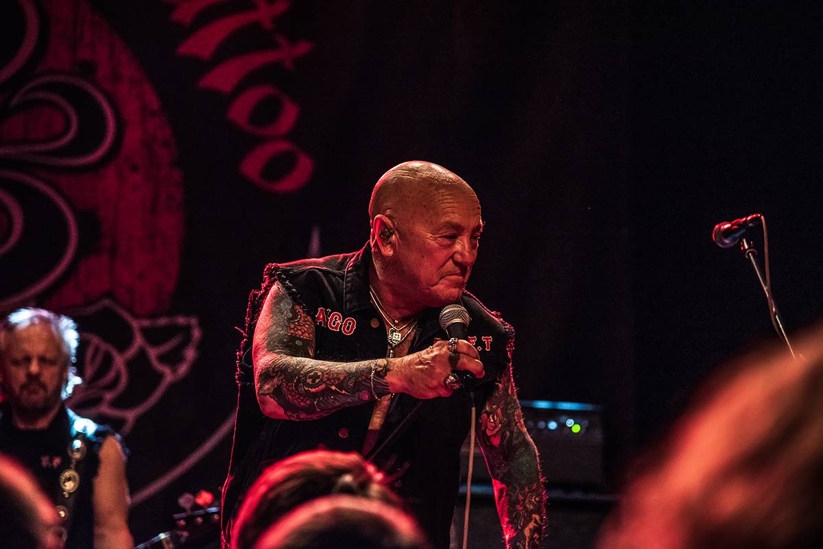 Australští Rose Tattoo předvedli stoprocentní rock'n'roll. Přivezli i krásné a hlasité Švédky