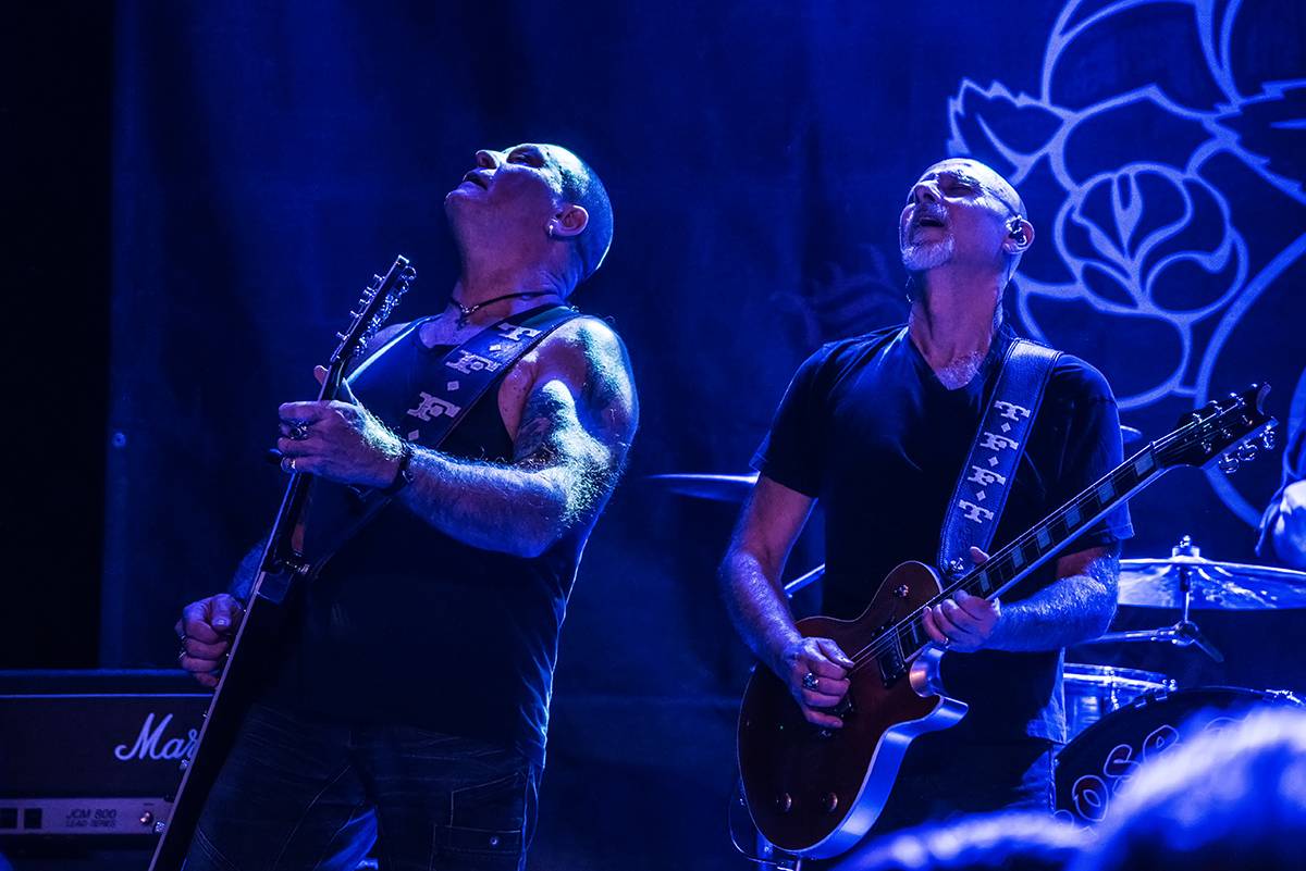 Australští Rose Tattoo předvedli stoprocentní rock'n'roll. Přivezli i krásné a hlasité Švédky