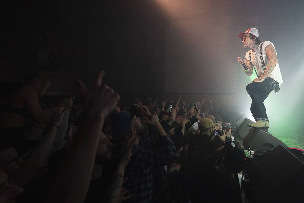 Vyprodaná Roxy skákala a křičela pod taktovkou amerického rappera Yelawolfa