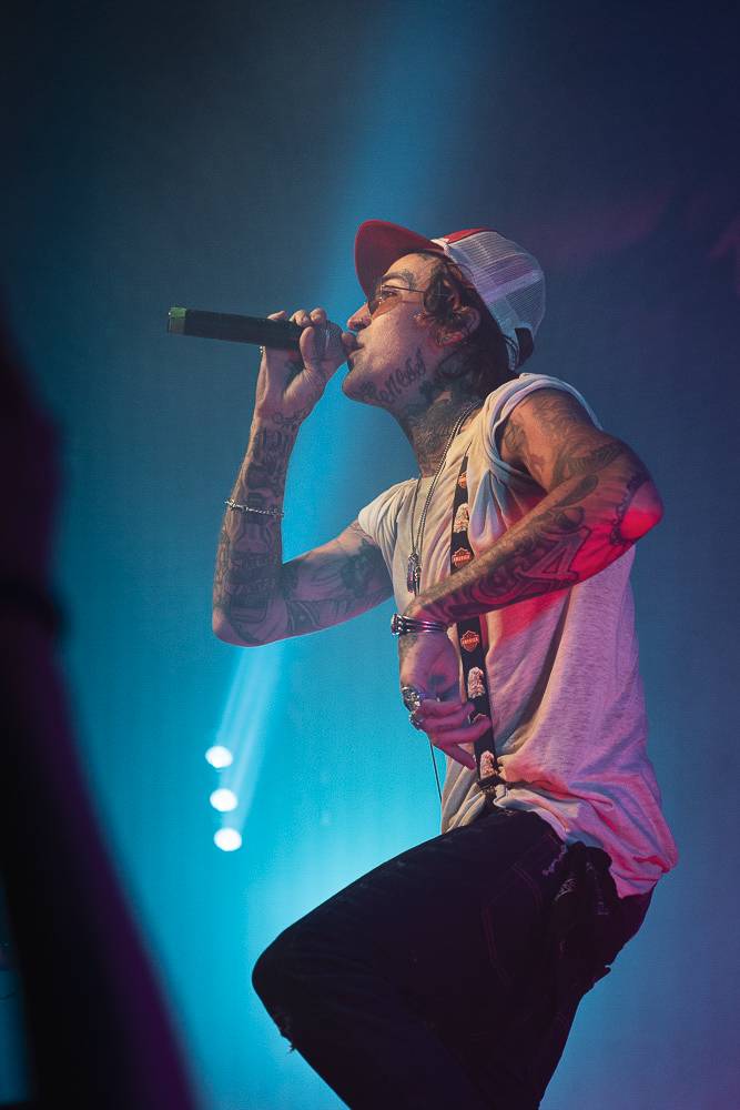 Vyprodaná Roxy skákala a křičela pod taktovkou amerického rappera Yelawolfa