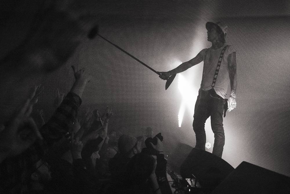 Vyprodaná Roxy skákala a křičela pod taktovkou amerického rappera Yelawolfa