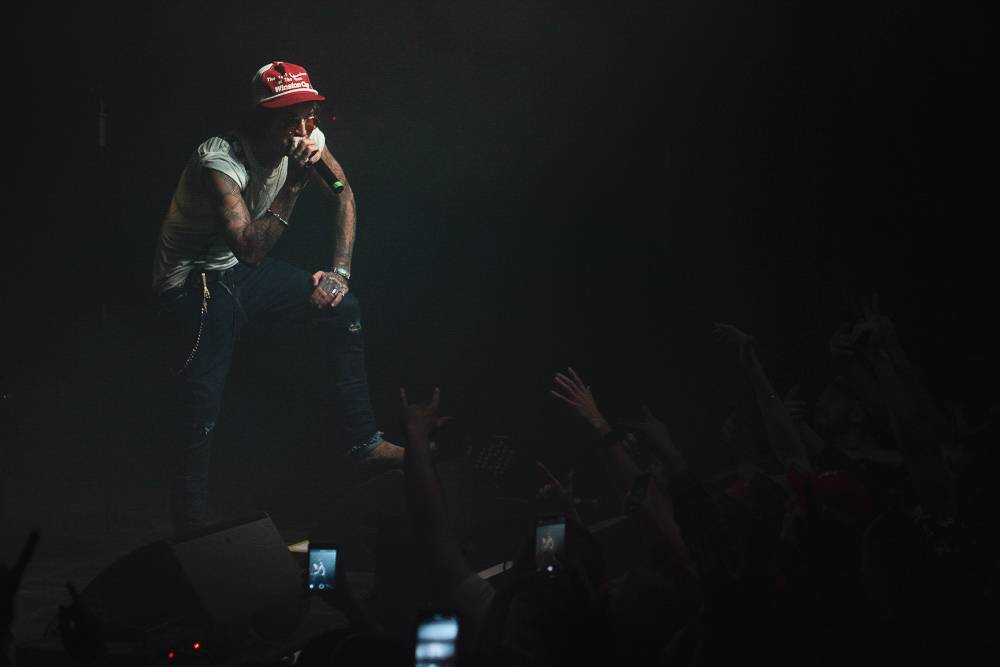 Vyprodaná Roxy skákala a křičela pod taktovkou amerického rappera Yelawolfa