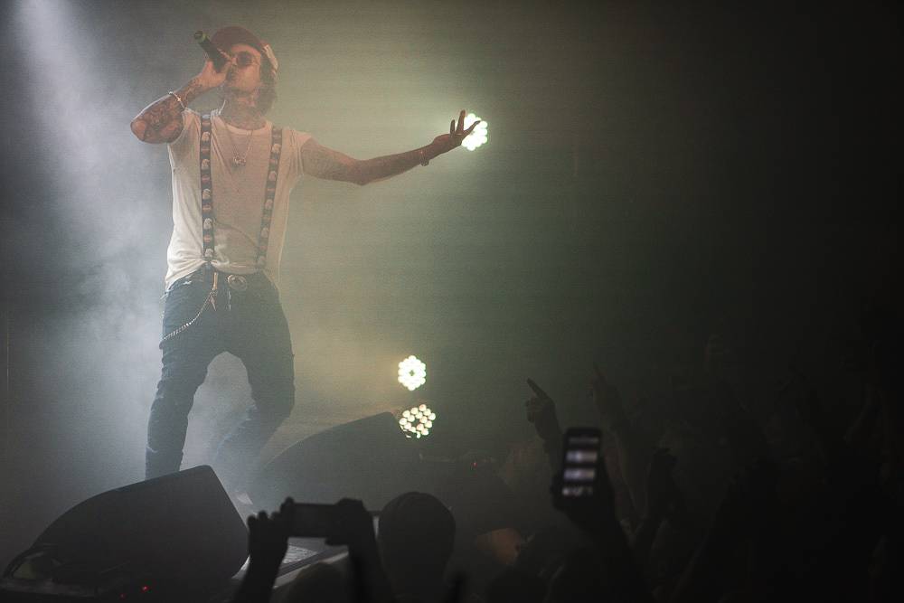 Vyprodaná Roxy skákala a křičela pod taktovkou amerického rappera Yelawolfa