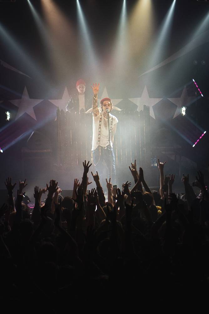 Vyprodaná Roxy skákala a křičela pod taktovkou amerického rappera Yelawolfa