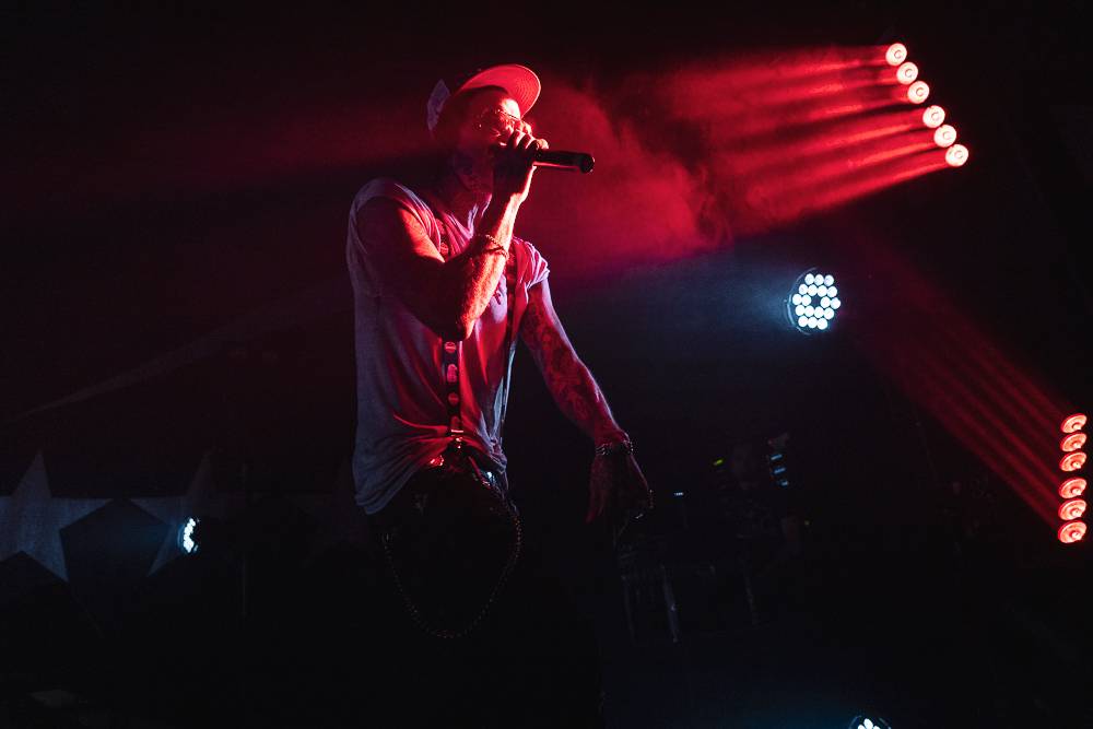 Vyprodaná Roxy skákala a křičela pod taktovkou amerického rappera Yelawolfa