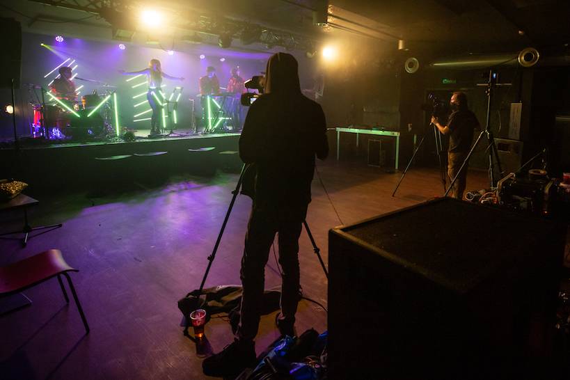 Publikum žádné, energie plno. Mydy zahráli v Rock Café