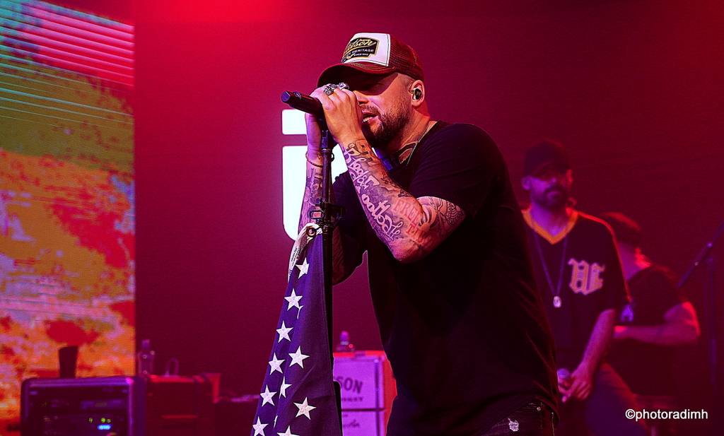 Marpo & TroubleGang hráli bez diváků, zato s pyrotechnikou. Koncertem podpořili Dětský domov Pyšely