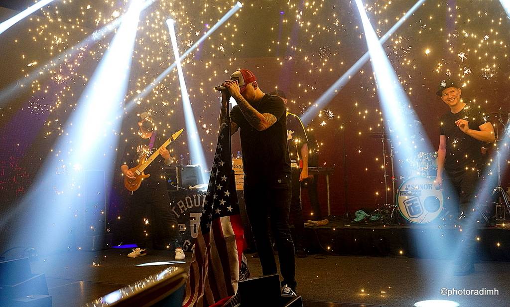 Marpo & TroubleGang hráli bez diváků, zato s pyrotechnikou. Koncertem podpořili Dětský domov Pyšely