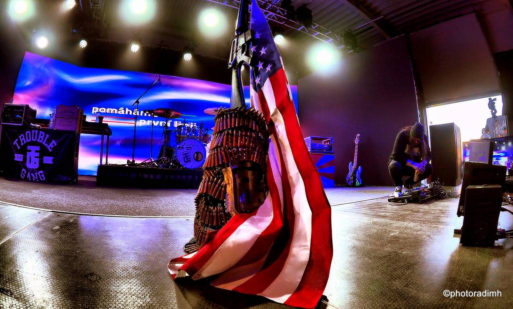 Marpo & TroubleGang hráli bez diváků, zato s pyrotechnikou. Koncertem podpořili Dětský domov Pyšely