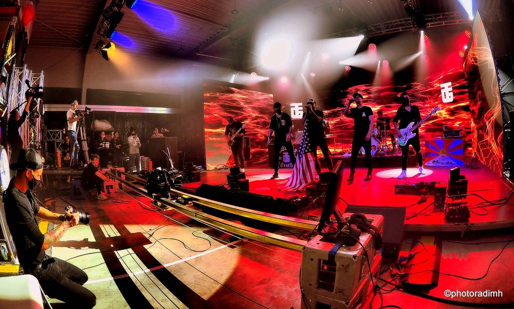 Marpo & TroubleGang hráli bez diváků, zato s pyrotechnikou. Koncertem podpořili Dětský domov Pyšely