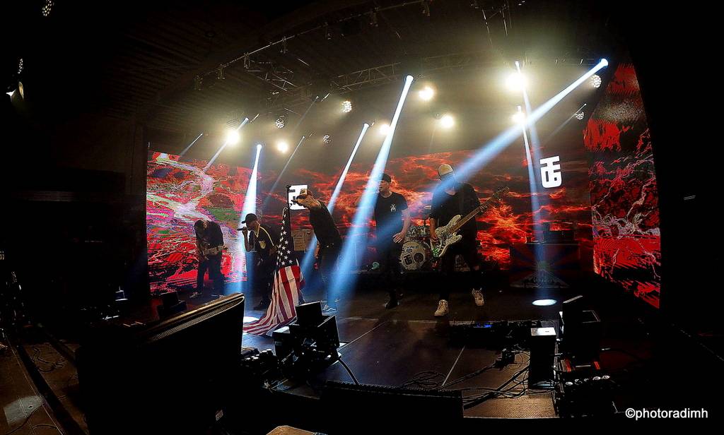 Marpo & TroubleGang hráli bez diváků, zato s pyrotechnikou. Koncertem podpořili Dětský domov Pyšely