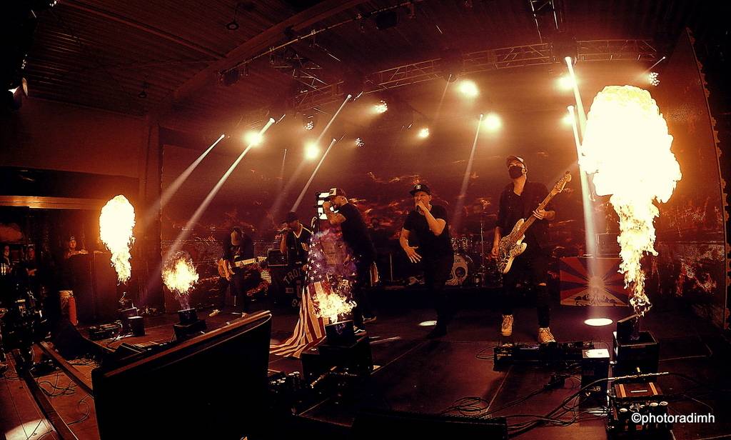 Marpo & TroubleGang hráli bez diváků, zato s pyrotechnikou. Koncertem podpořili Dětský domov Pyšely