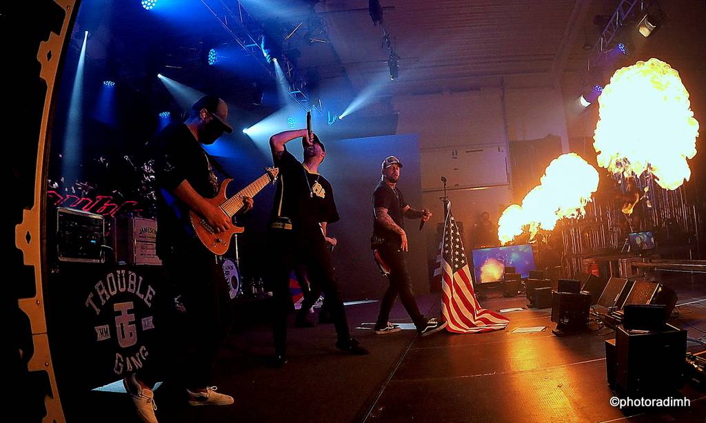 Marpo & TroubleGang hráli bez diváků, zato s pyrotechnikou. Koncertem podpořili Dětský domov Pyšely