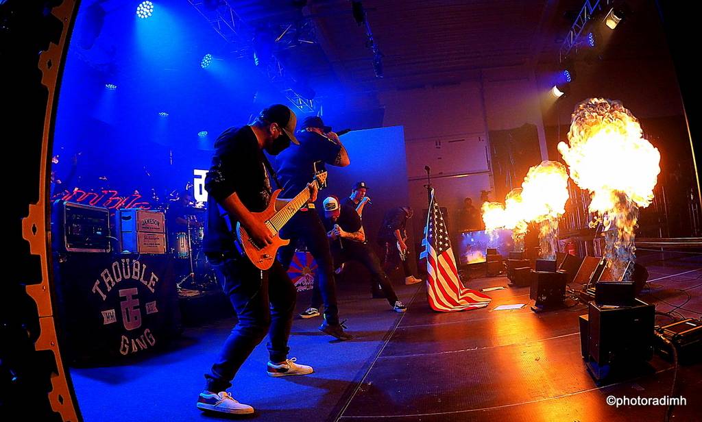 Marpo & TroubleGang hráli bez diváků, zato s pyrotechnikou. Koncertem podpořili Dětský domov Pyšely