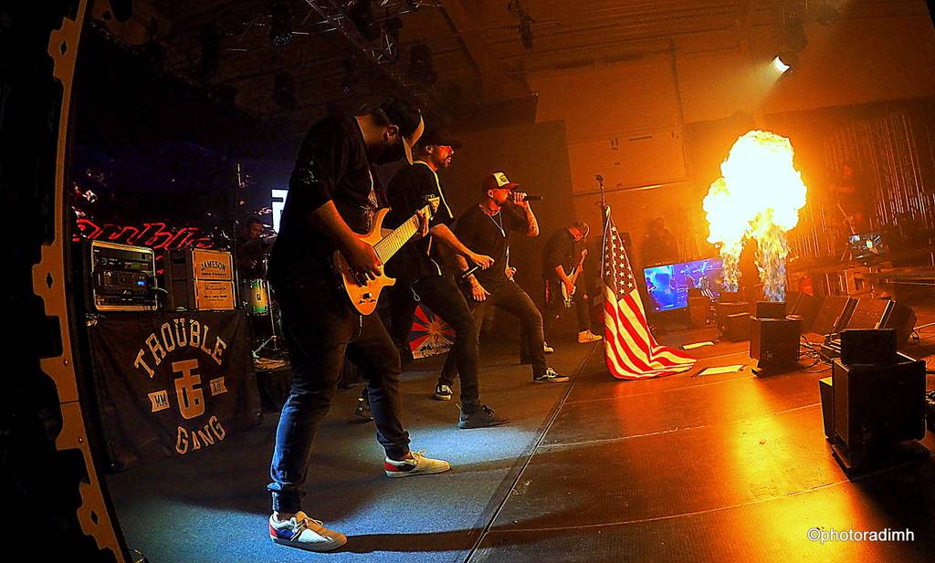 Marpo & TroubleGang hráli bez diváků, zato s pyrotechnikou. Koncertem podpořili Dětský domov Pyšely