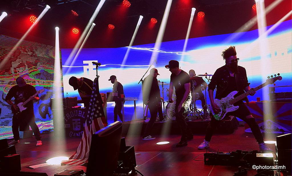 Marpo & TroubleGang hráli bez diváků, zato s pyrotechnikou. Koncertem podpořili Dětský domov Pyšely