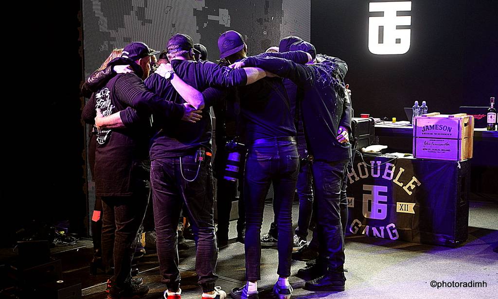 Marpo & TroubleGang hráli bez diváků, zato s pyrotechnikou. Koncertem podpořili Dětský domov Pyšely