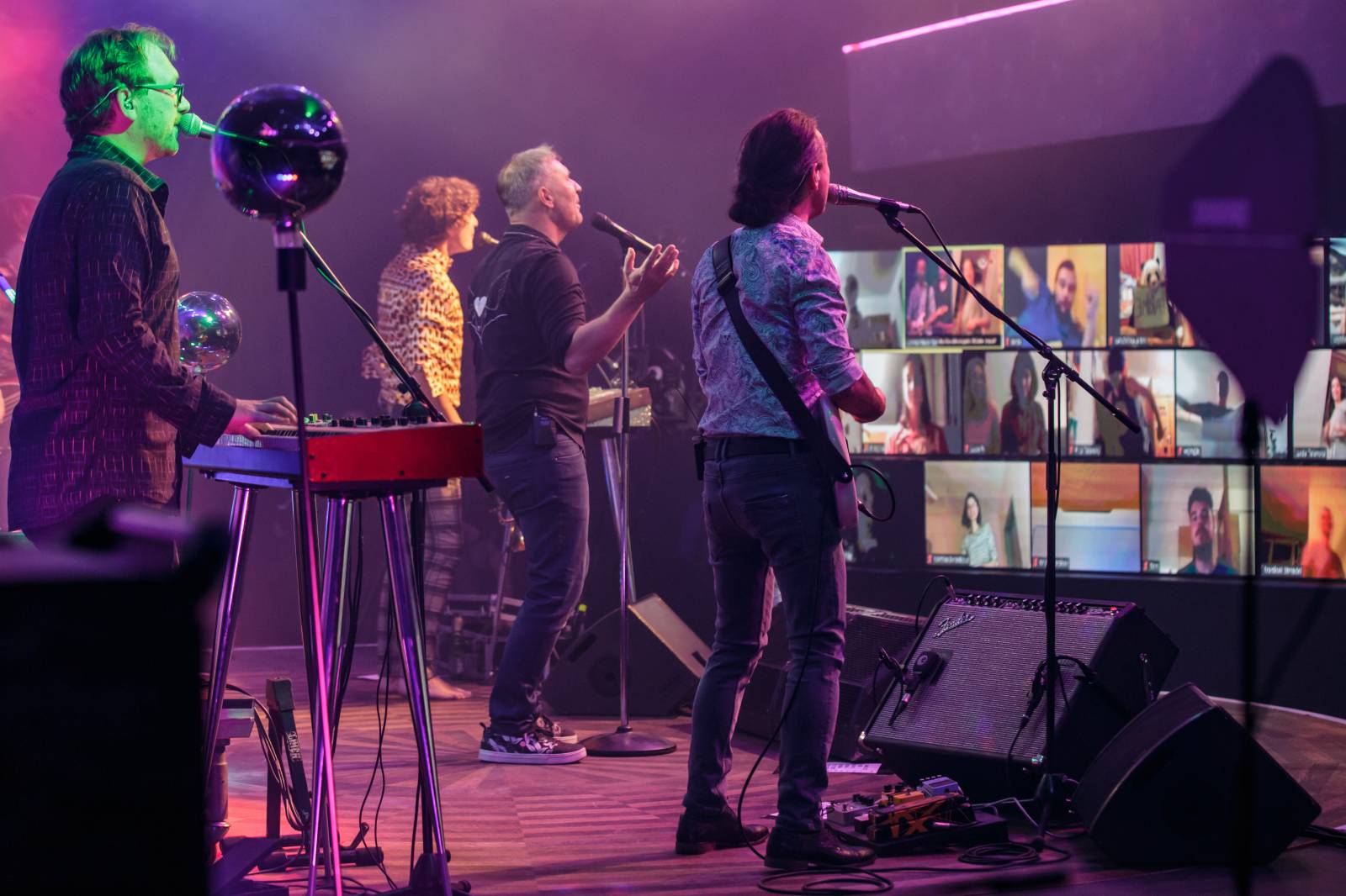 Mig 21, Tomáš Klus i Vypsaná Fixa zahráli Spolu jedním hlasem