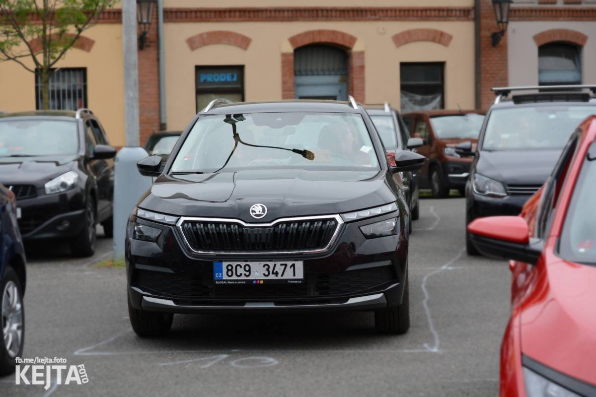 Troubení, blikání a velký aplaus, to byl autokoncert kapely Znouzectnost