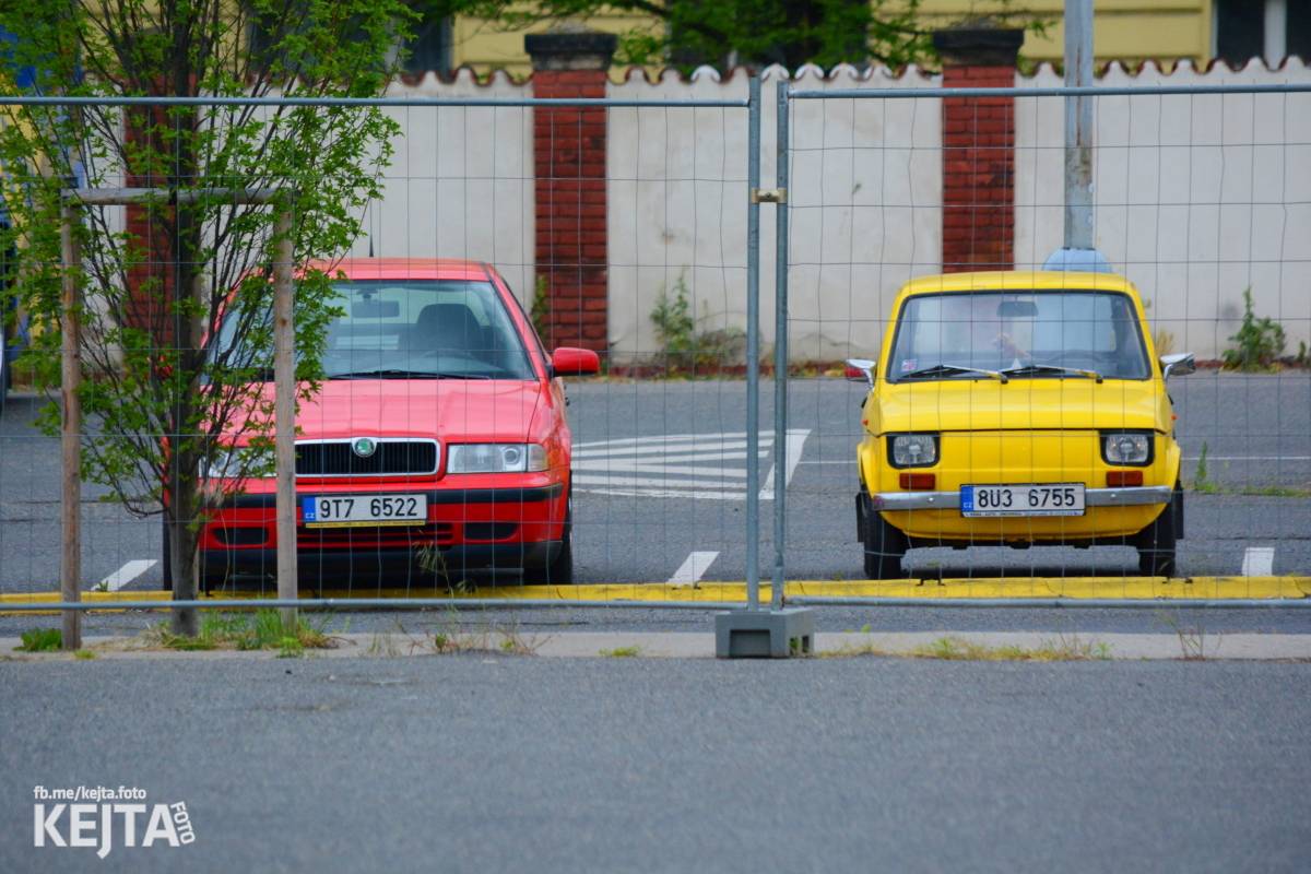 Troubení, blikání a velký aplaus, to byl autokoncert kapely Znouzectnost