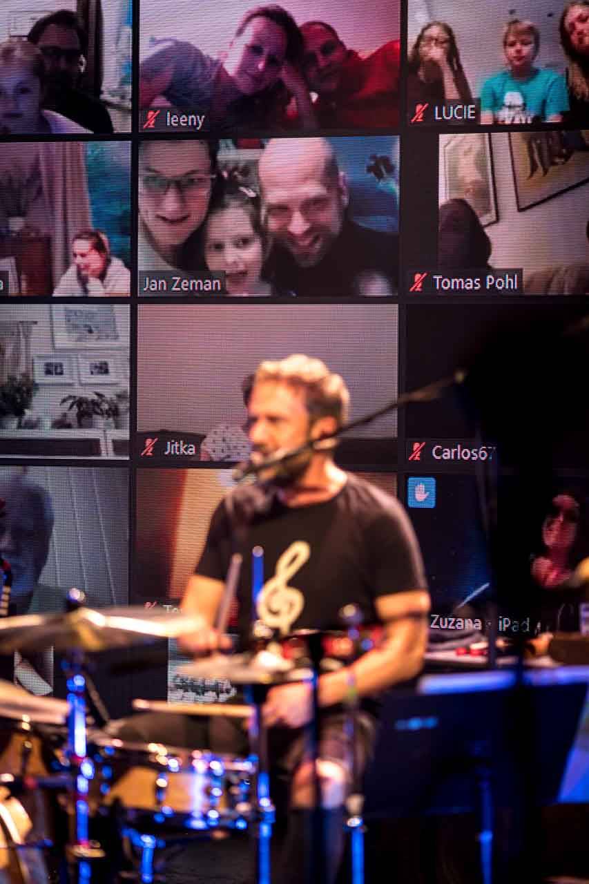 Tata Bojs vytvořili v Celetné hudebně-vizuální online prostor