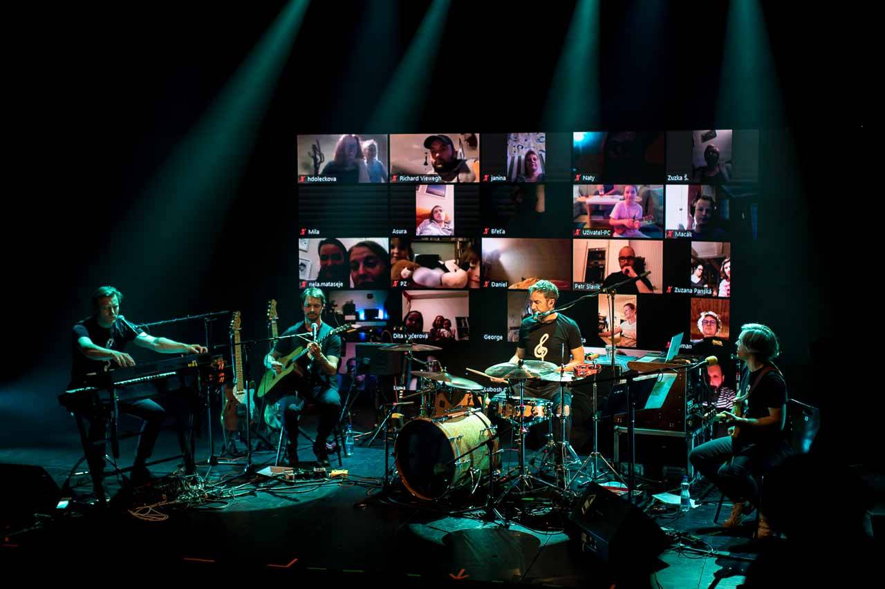 Tata Bojs vytvořili v Celetné hudebně-vizuální online prostor
