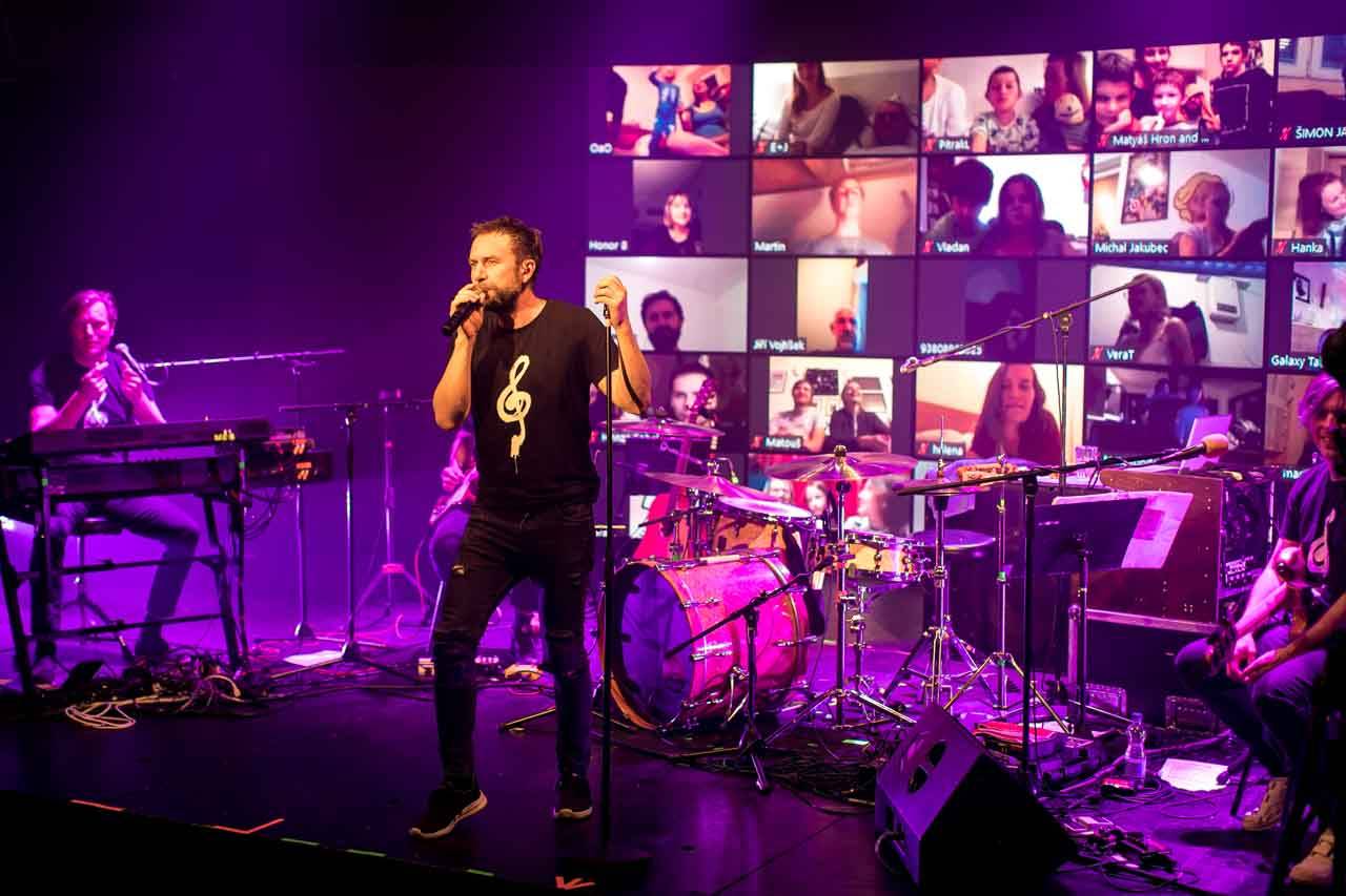 Tata Bojs vytvořili v Celetné hudebně-vizuální online prostor