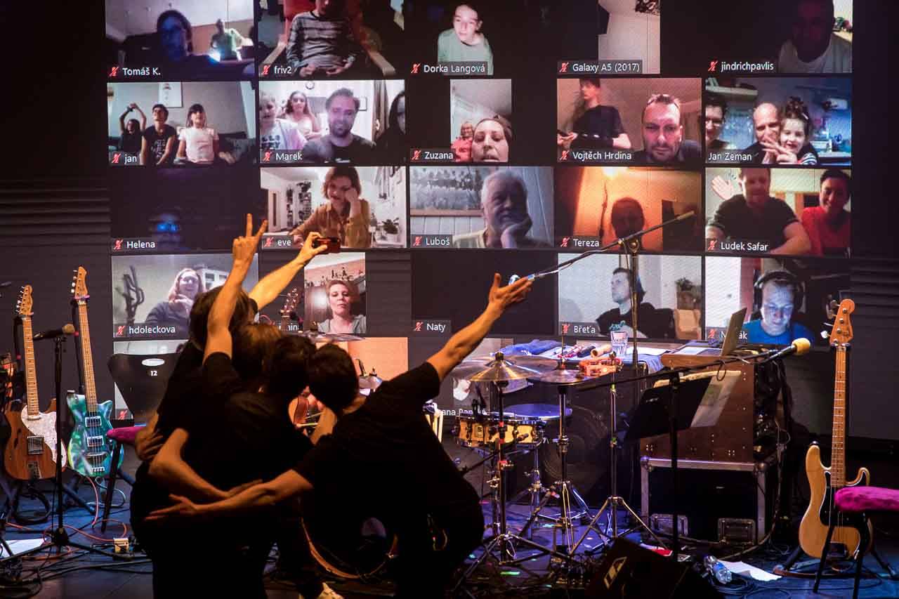 Tata Bojs vytvořili v Celetné hudebně-vizuální online prostor