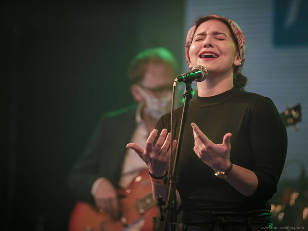 Děkujeme! Čeští hudebníci hráli pro vědce na festivalu, který se vysílal po celém světě