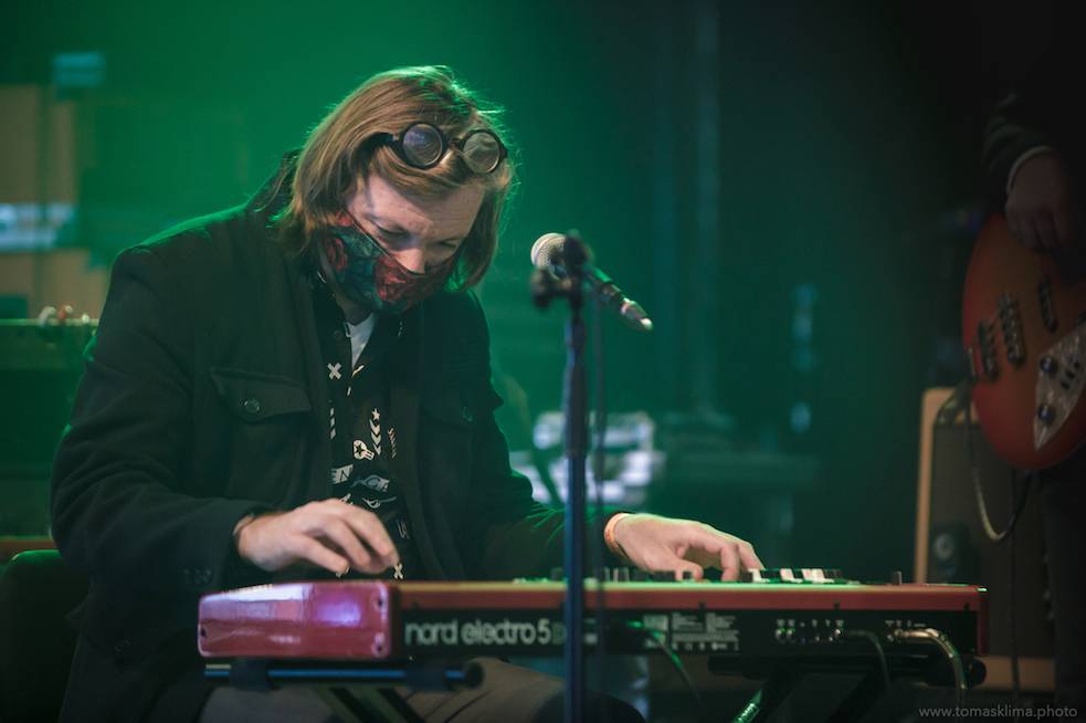 Děkujeme! Čeští hudebníci hráli pro vědce na festivalu, který se vysílal po celém světě