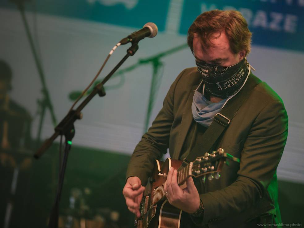 Děkujeme! Čeští hudebníci hráli pro vědce na festivalu, který se vysílal po celém světě