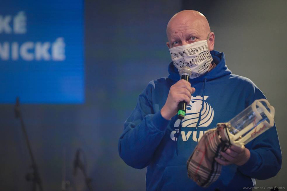 Děkujeme! Čeští hudebníci hráli pro vědce na festivalu, který se vysílal po celém světě