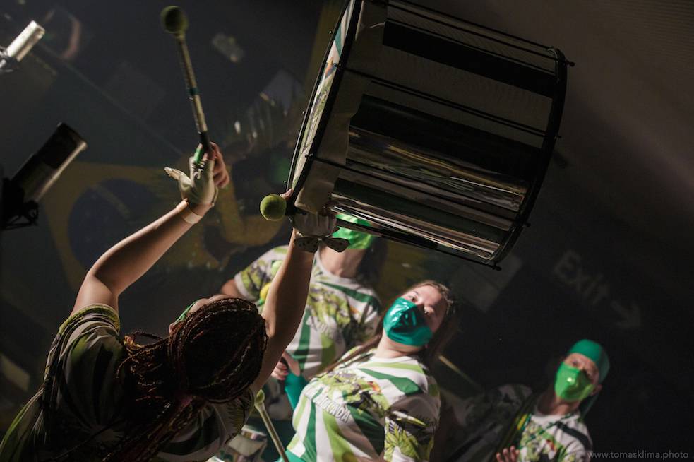 Děkujeme! Čeští hudebníci hráli pro vědce na festivalu, který se vysílal po celém světě