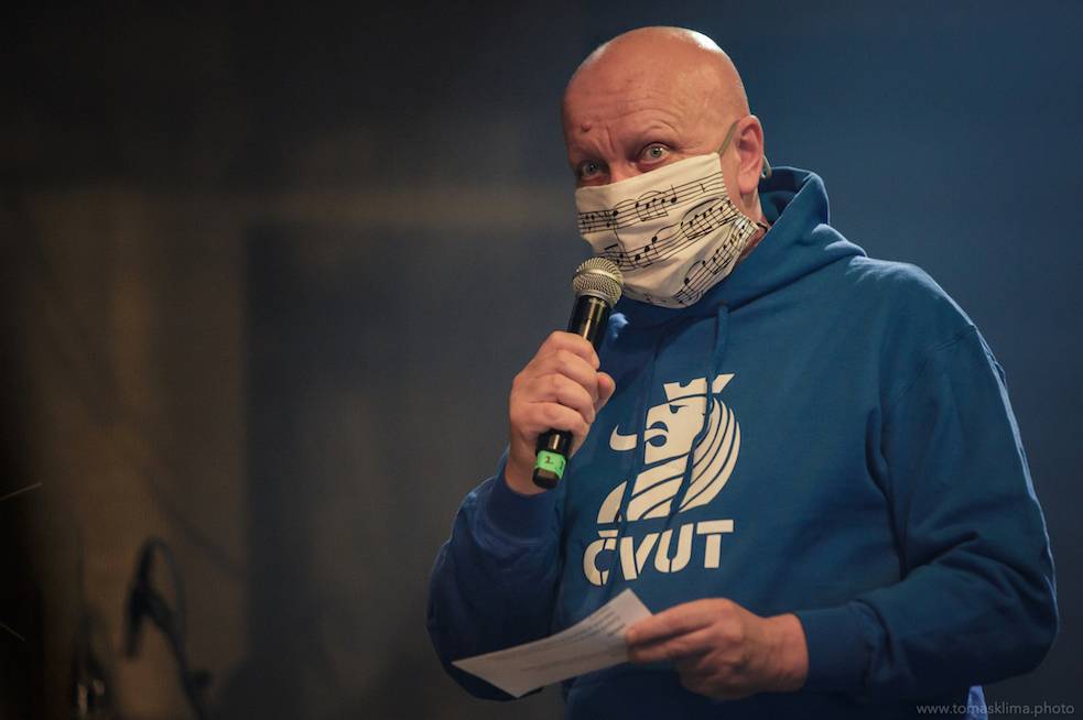 Děkujeme! Čeští hudebníci hráli pro vědce na festivalu, který se vysílal po celém světě