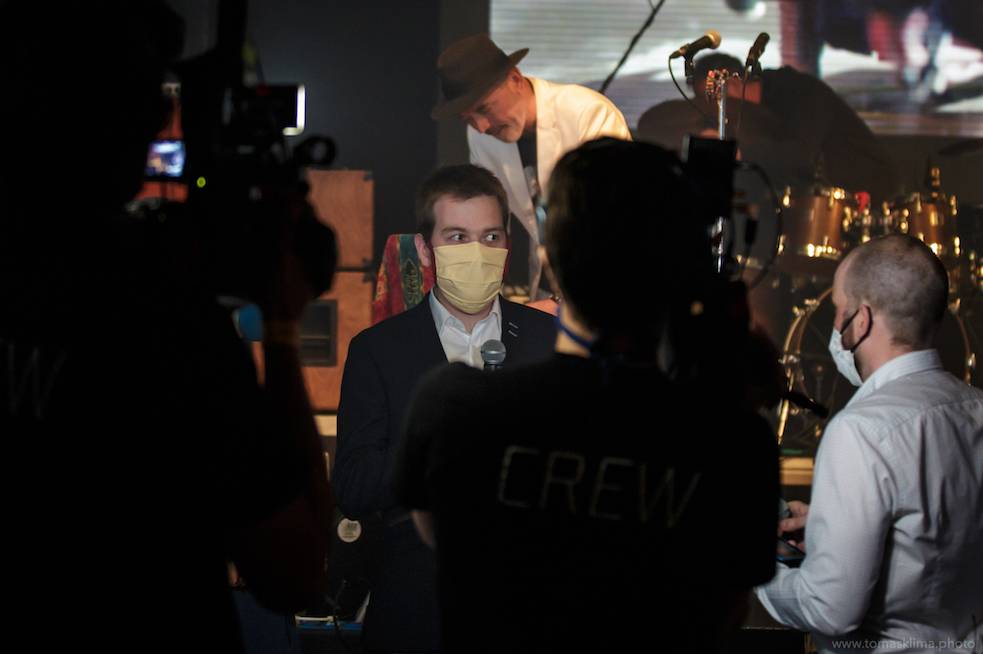 Děkujeme! Čeští hudebníci hráli pro vědce na festivalu, který se vysílal po celém světě