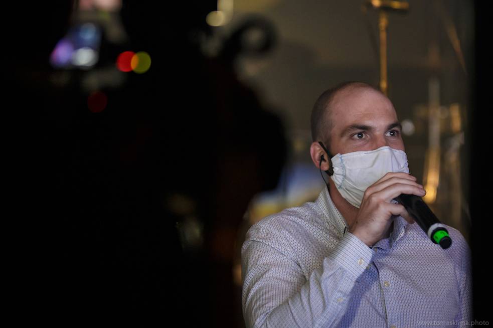 Děkujeme! Čeští hudebníci hráli pro vědce na festivalu, který se vysílal po celém světě