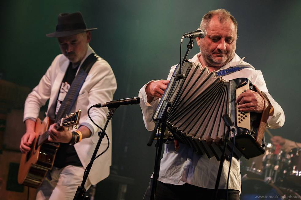 Děkujeme! Čeští hudebníci hráli pro vědce na festivalu, který se vysílal po celém světě