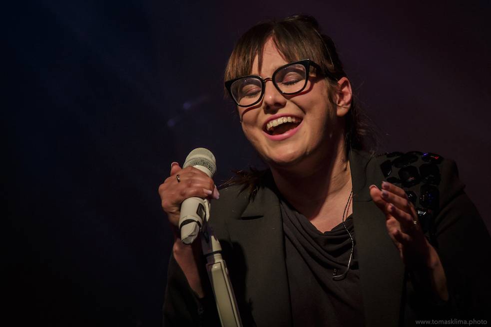 Děkujeme! Čeští hudebníci hráli pro vědce na festivalu, který se vysílal po celém světě