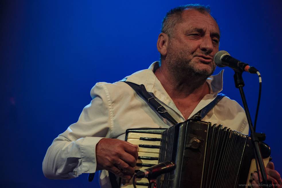 Děkujeme! Čeští hudebníci hráli pro vědce na festivalu, který se vysílal po celém světě