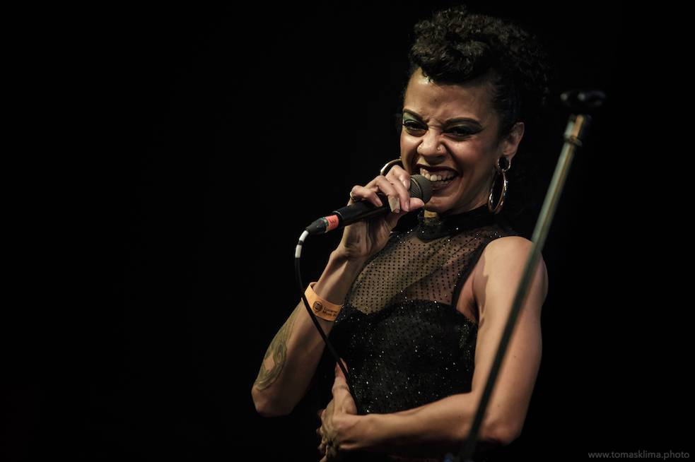 Děkujeme! Čeští hudebníci hráli pro vědce na festivalu, který se vysílal po celém světě