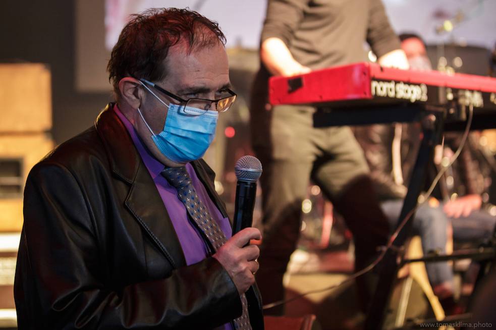 Děkujeme! Čeští hudebníci hráli pro vědce na festivalu, který se vysílal po celém světě