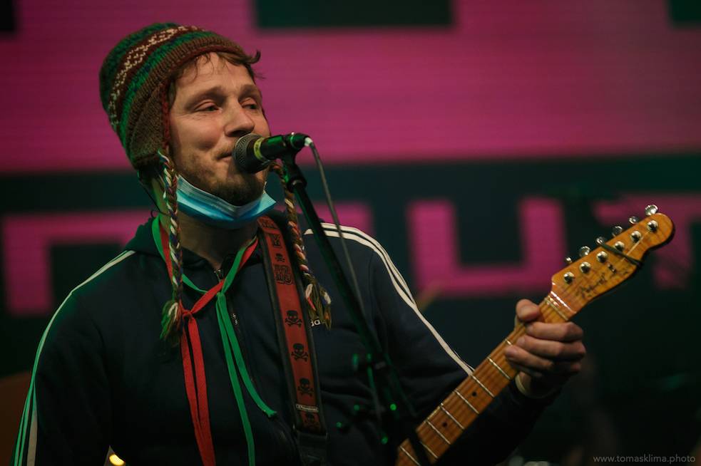 Děkujeme! Čeští hudebníci hráli pro vědce na festivalu, který se vysílal po celém světě