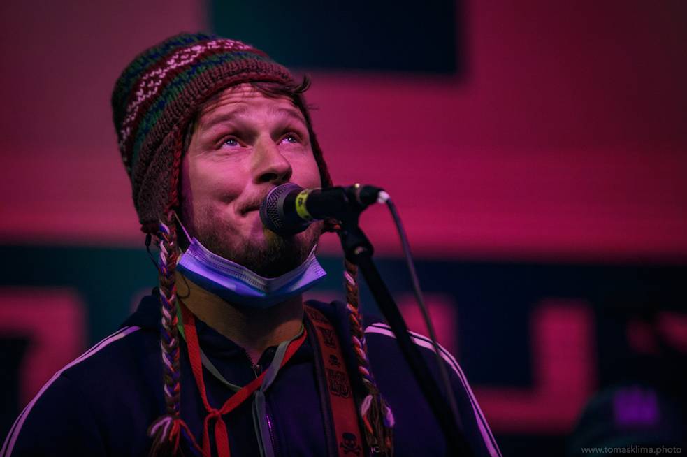 Děkujeme! Čeští hudebníci hráli pro vědce na festivalu, který se vysílal po celém světě