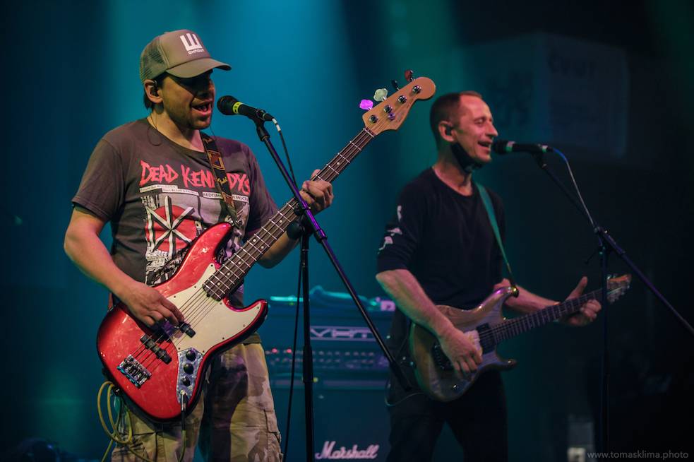 Děkujeme! Čeští hudebníci hráli pro vědce na festivalu, který se vysílal po celém světě