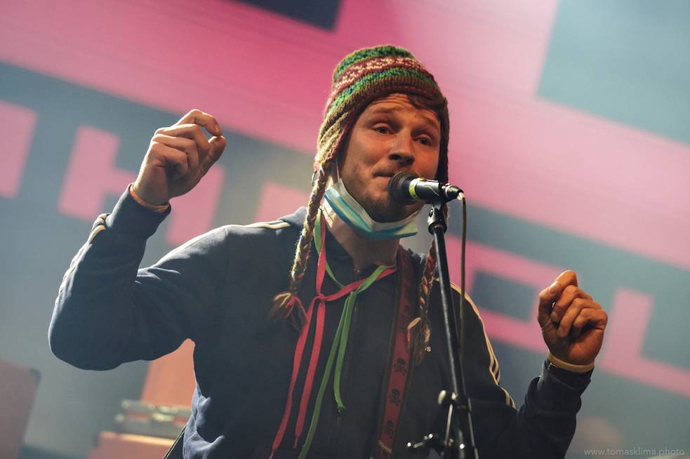 Děkujeme! Čeští hudebníci hráli pro vědce na festivalu, který se vysílal po celém světě