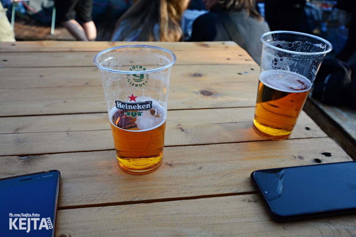 Pankáči vrátili Žižkovu život. The Fialky a Nežfaleš zahráli ve Stormu